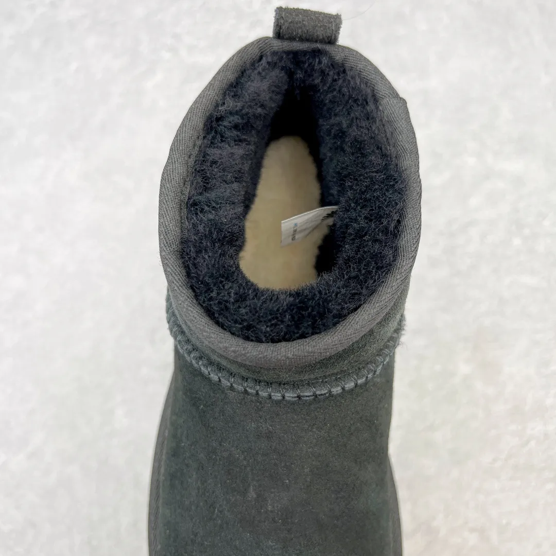 Pick up locally 💰520 UGG Zhou Dongyu's same style 6109 classic autumn and winter sheep fur integrated snow boots. All shoes are made from ZP. Longfeng A-grade Australian imported sheep fur integrated men's and women's boots. Brand OEM production line. Fully follow the ZP process. OEM original pattern maker. Adhering to the principle of no original shoes and no development selection. Pay attention to every detail. The most authentic version on the market TREADLITE "Light Wing" technology outsole Lightweight/durable/flexible/pile type [solemn after-sales commitment] If there are major quality problems such as degumming/broken bottom within one month, we will directly replace it with a new one for you! Size: 35 36 37 38 39 40 41 42 43 44 45 Coding: by2936050